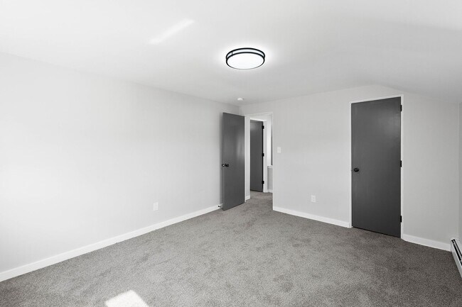 Building Photo - 826 Miller Ave