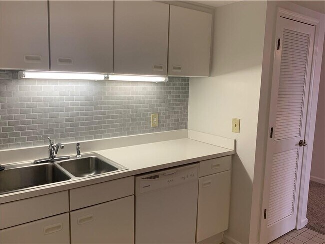 Building Photo - 53 Conanicus Ave