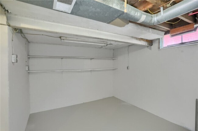 Building Photo - 740 Pershing St