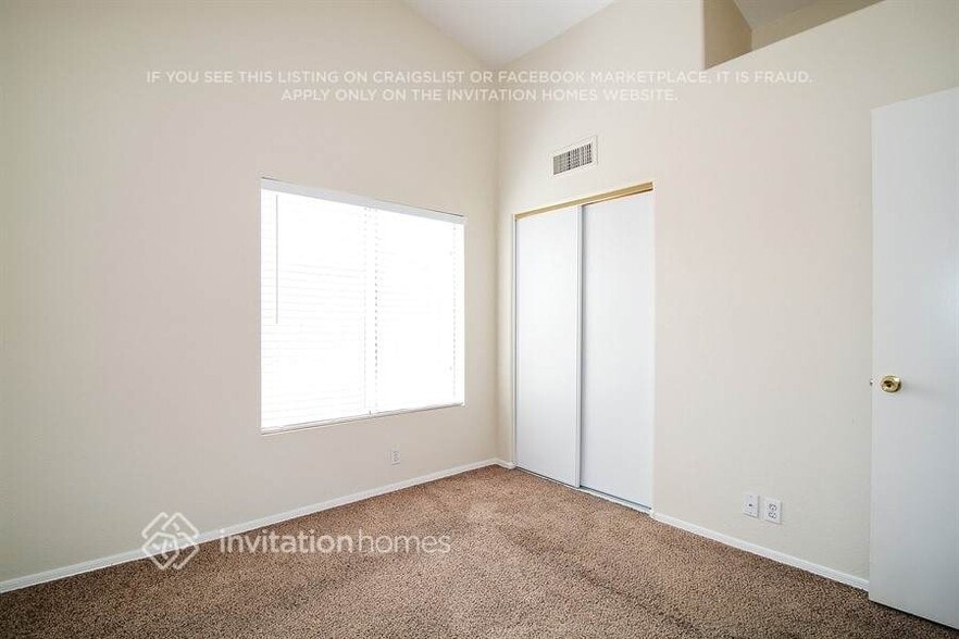 Building Photo - 6615 N 77th Dr