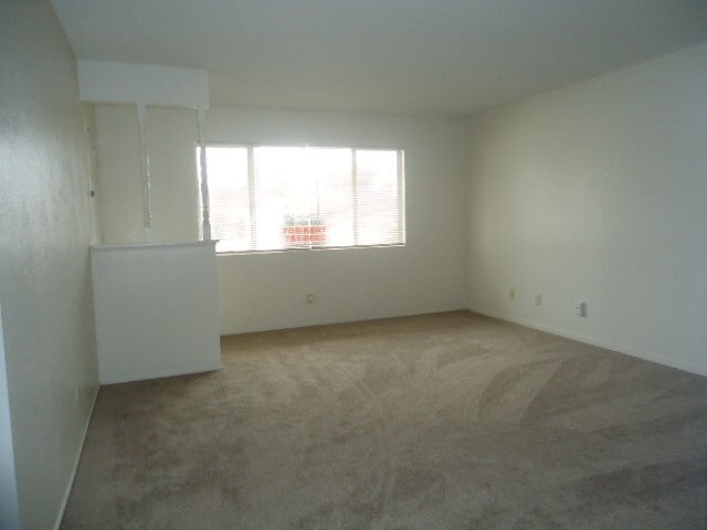 Building Photo - Clean 3 Bedroom 2 Bath Home