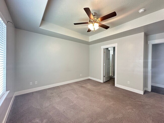 Building Photo - Large Lehi Home Now Available!