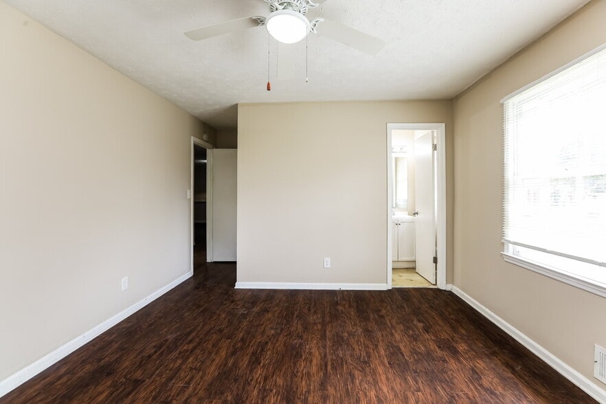 Building Photo - 4649 Danna Dr