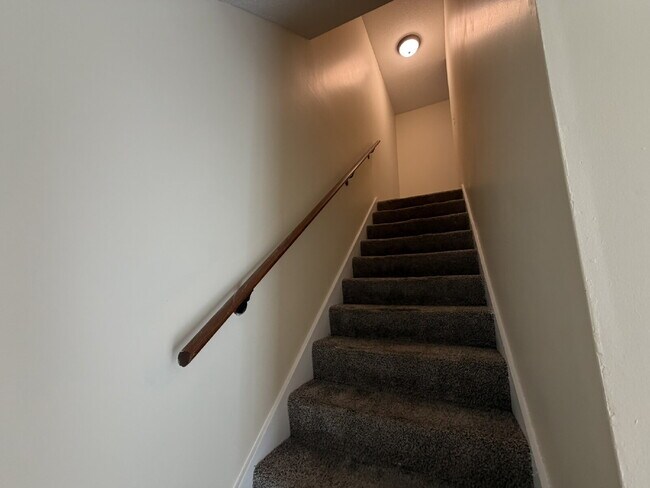 Building Photo - Townhouse for Rent