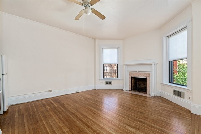 Building Photo - 9 Buswell St