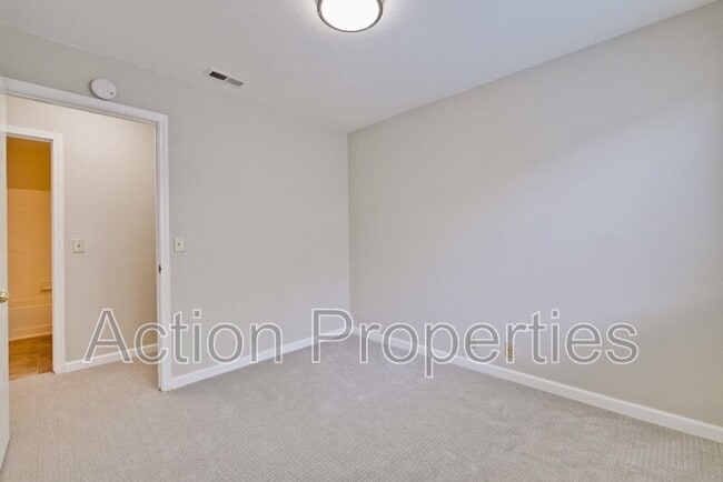 Building Photo - 1341 Meadow Ridge Cir