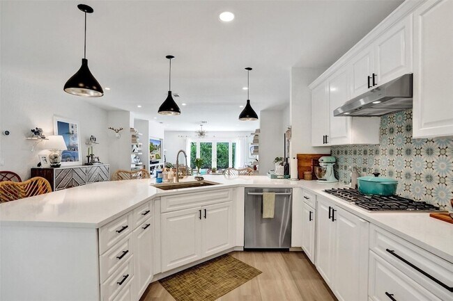 Building Photo - 3206 Robbins Rd