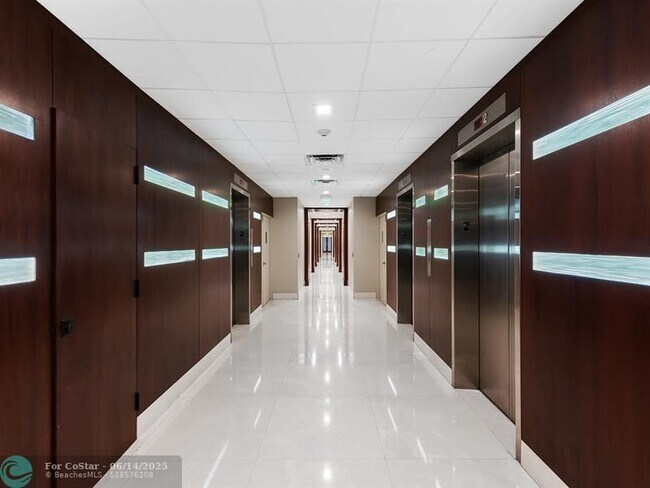 Building Photo - 3500 Galt Ocean Dr