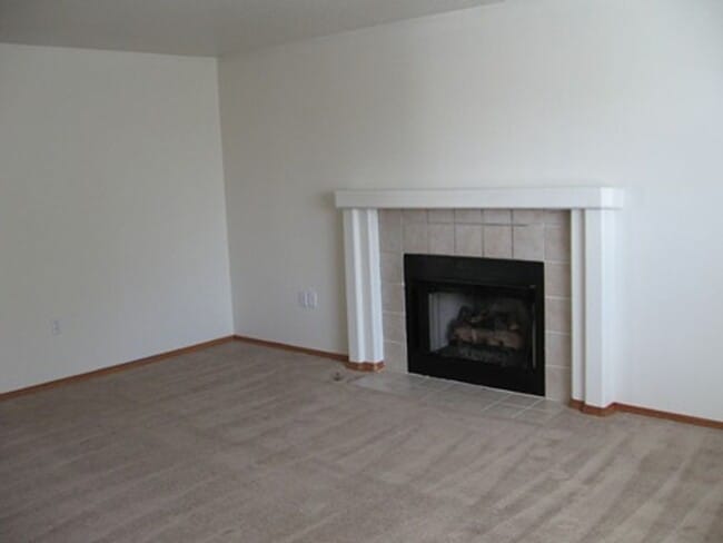 Building Photo - Coming Soon! 3 Bedroom - 2.5 Bath Home in Aloha!