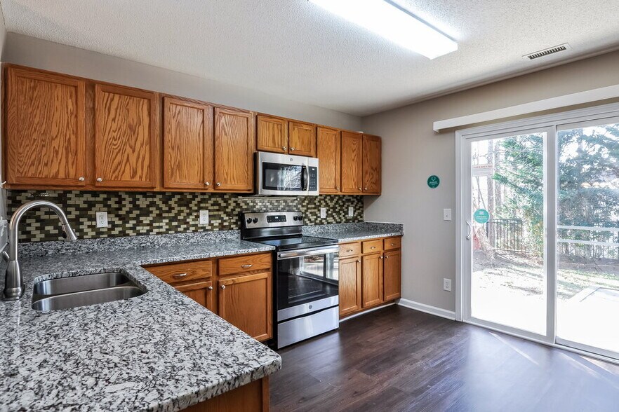 Building Photo - 21 Valleyfield Dr