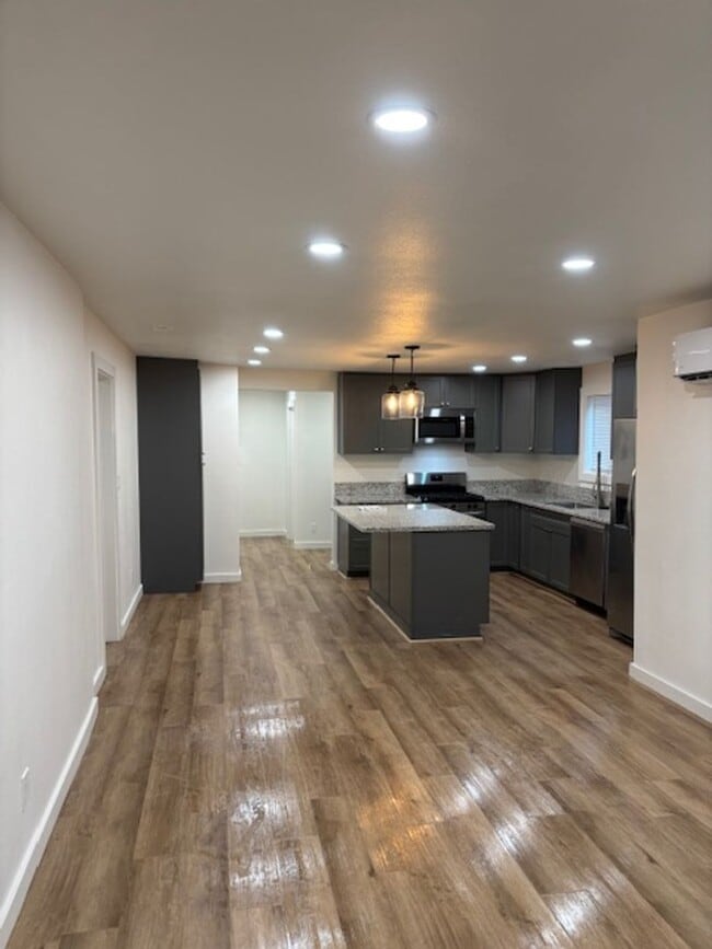 Building Photo - 271 E 8th St