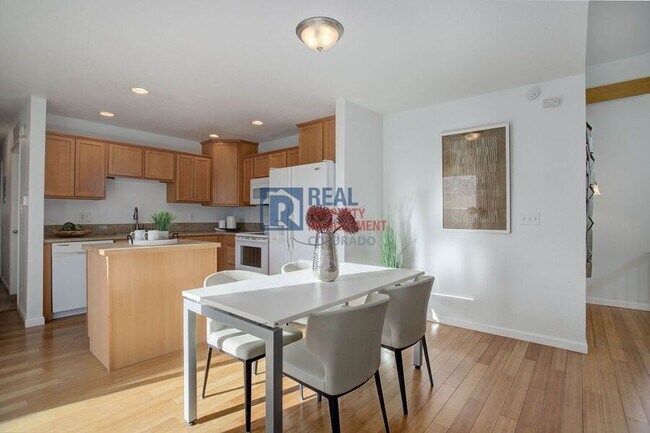 Building Photo - 8487 Everett Way