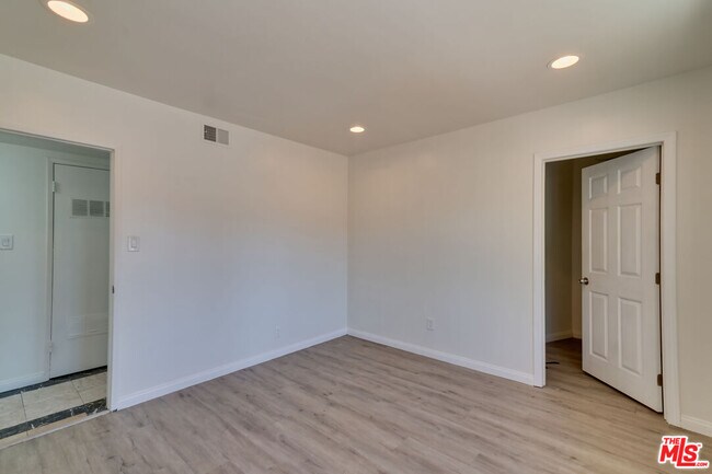 Building Photo - 15013 Hartsook St