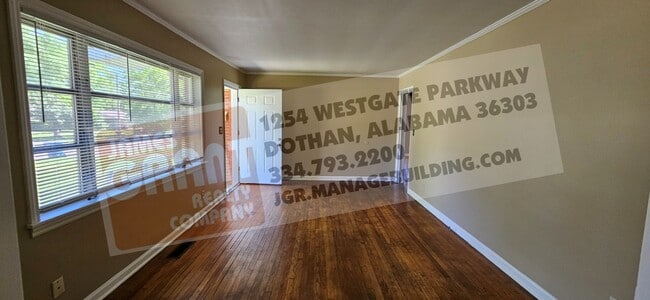 Building Photo - 2004 Roebuck St