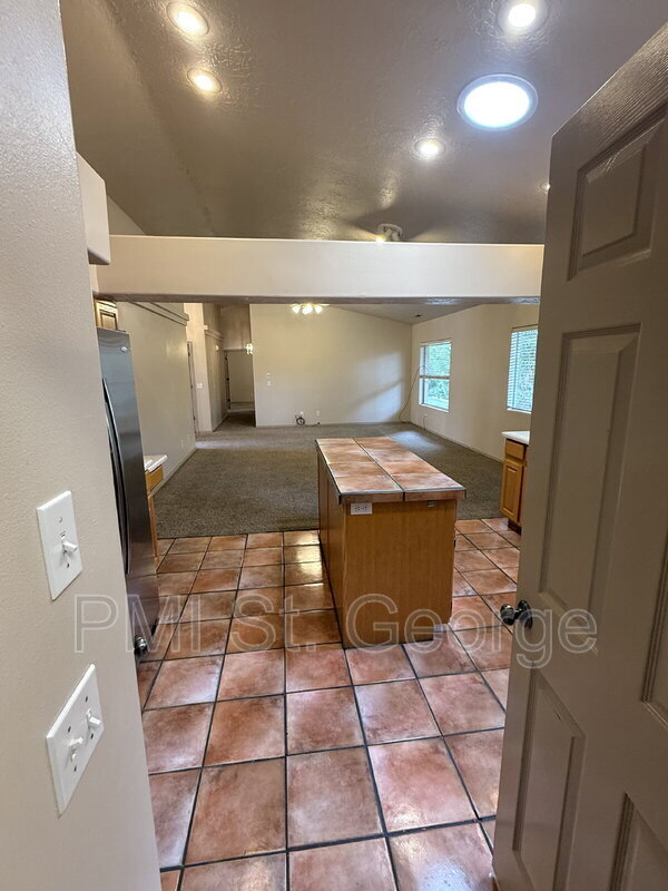 Building Photo - 1569 Tamarisk Dr