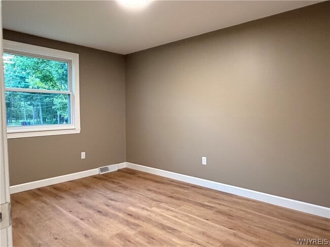 Building Photo - 4890 Bussendorfer Rd