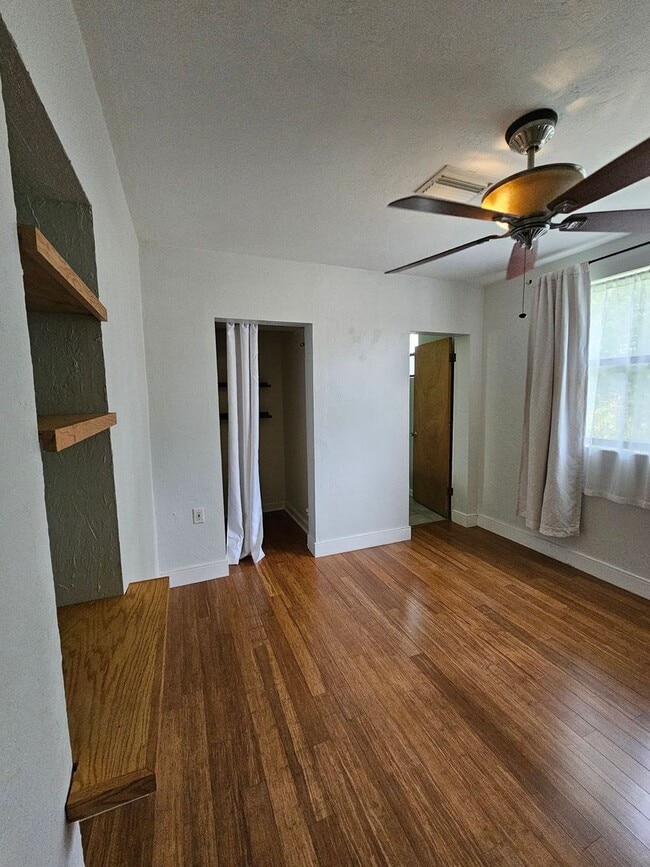 Building Photo - 2 Bedroom/2 Bath home near Duck Pond and Citizens Field