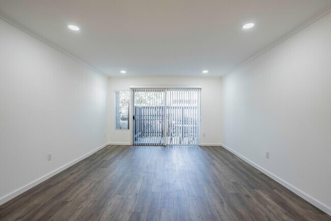 Building Photo - 18350 Hatteras St