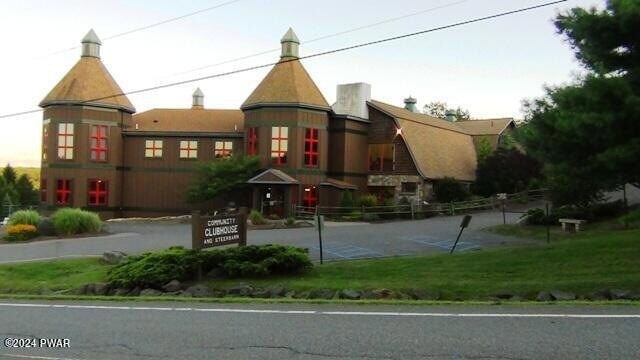 Building Photo - 402 Canoe Brook Dr