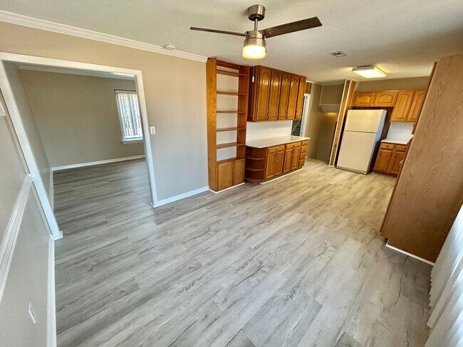 Building Photo - 7953 Meadow Dr