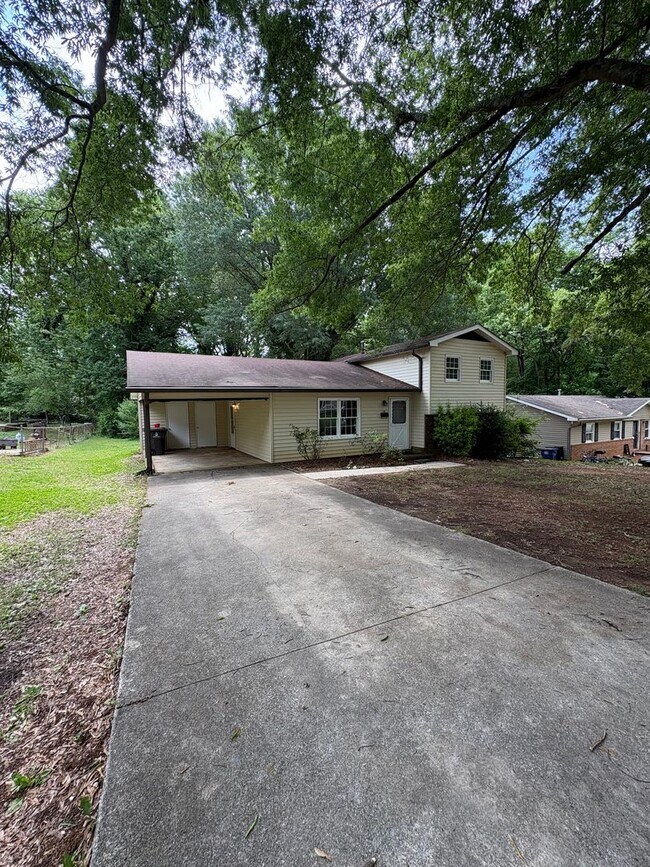 Building Photo - For Rent – Charming 4BR Home in Ardmore Area!