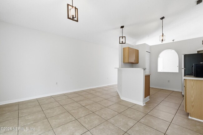 Building Photo - 8451 Oak Crossing Dr W