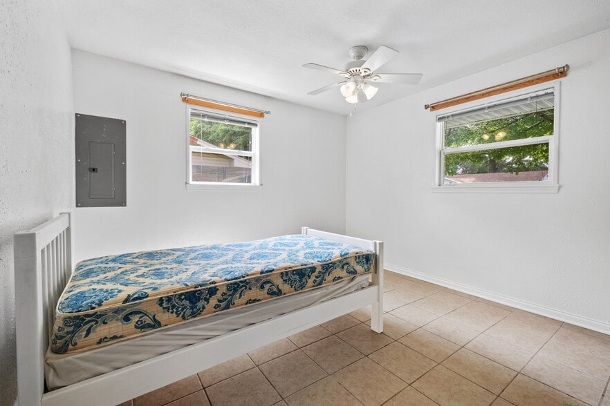 Building Photo - 850 W Kelley St