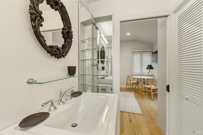 Building Photo - 291 W Thomson Ave