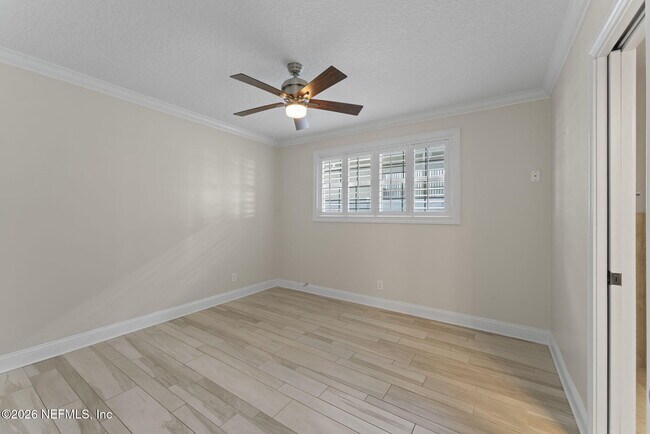 Building Photo - 618 8th Ave N