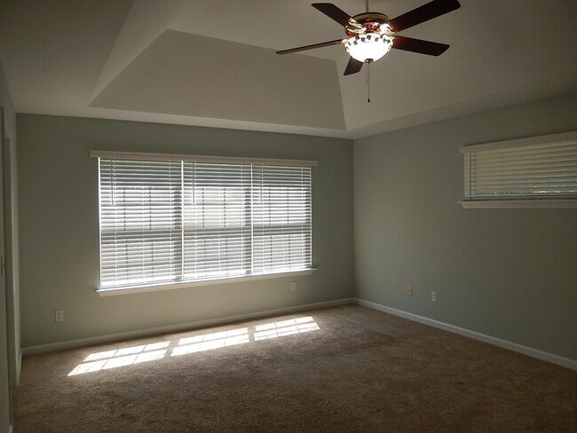 Building Photo - 1858 Vineland Ln