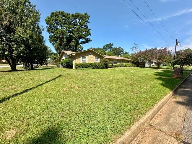 Building Photo - Spacious 4-Bedroom Home on a Corner Lot wi...