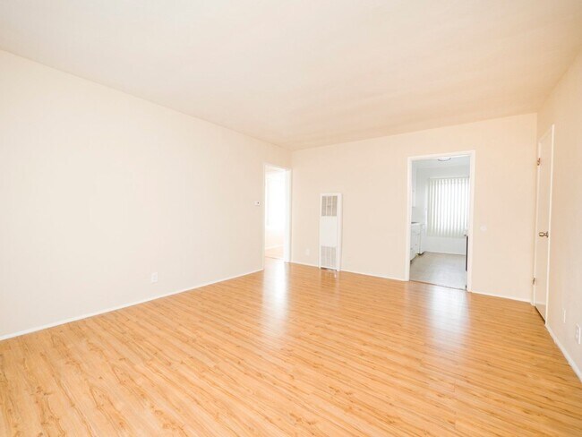 Building Photo - 6538 W Fountain Ave