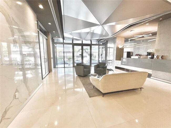 Building Photo - 9940 W Bay Harbor Dr