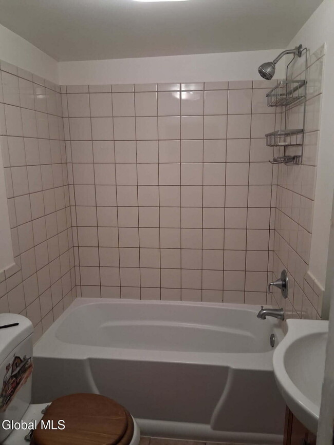 Building Photo - 357 Forest Ave