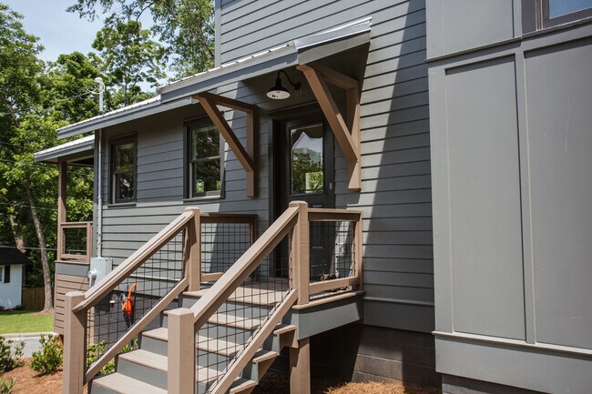 Building Photo - 132 Flint St