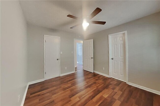 Building Photo - 121 Chantilly Ln