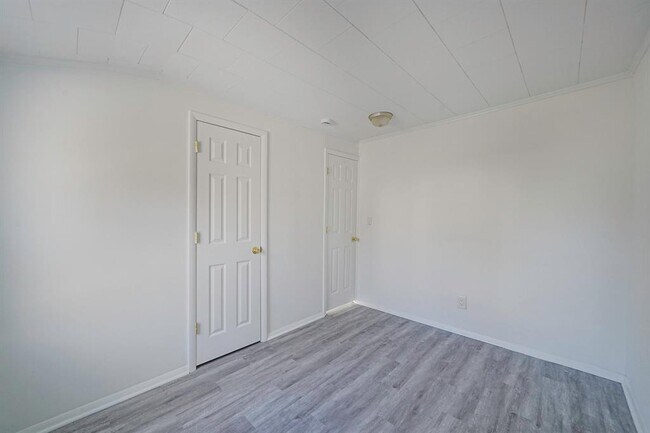 Building Photo - 7 Yucca Rd
