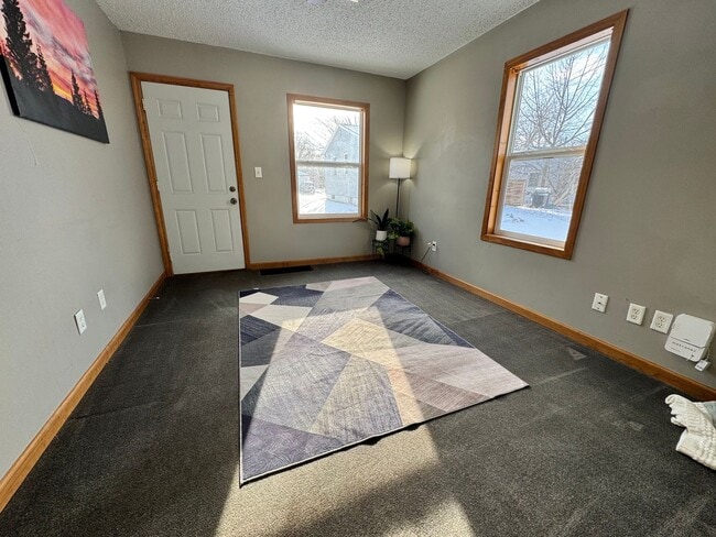 Building Photo - 2 bed, 1 bath home for rent in Waterloo