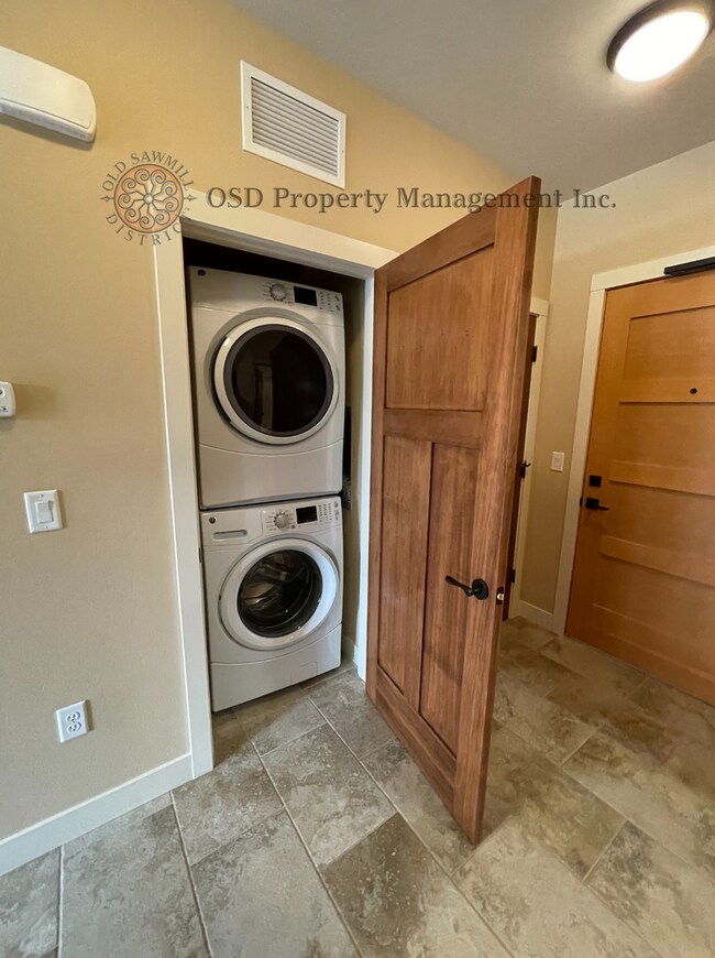 Building Photo - Polleys Square Luxury Condo For Rent