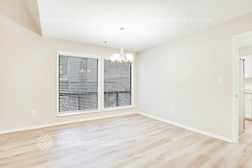 Building Photo - 6132 Lakeshore Dr SE
