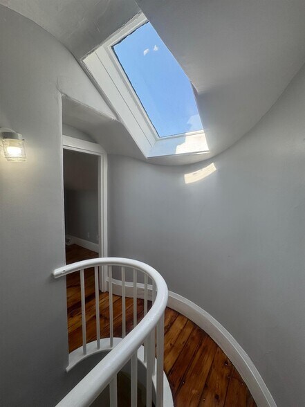 Building Photo - 516R Somerville Ave