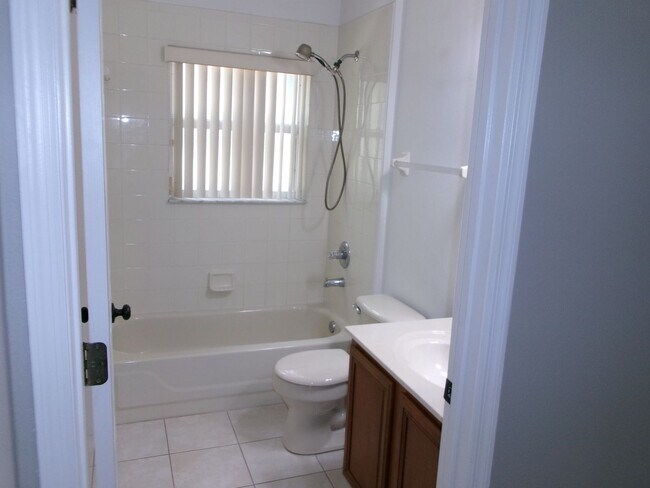 Building Photo - 12415 Lake Valley Dr