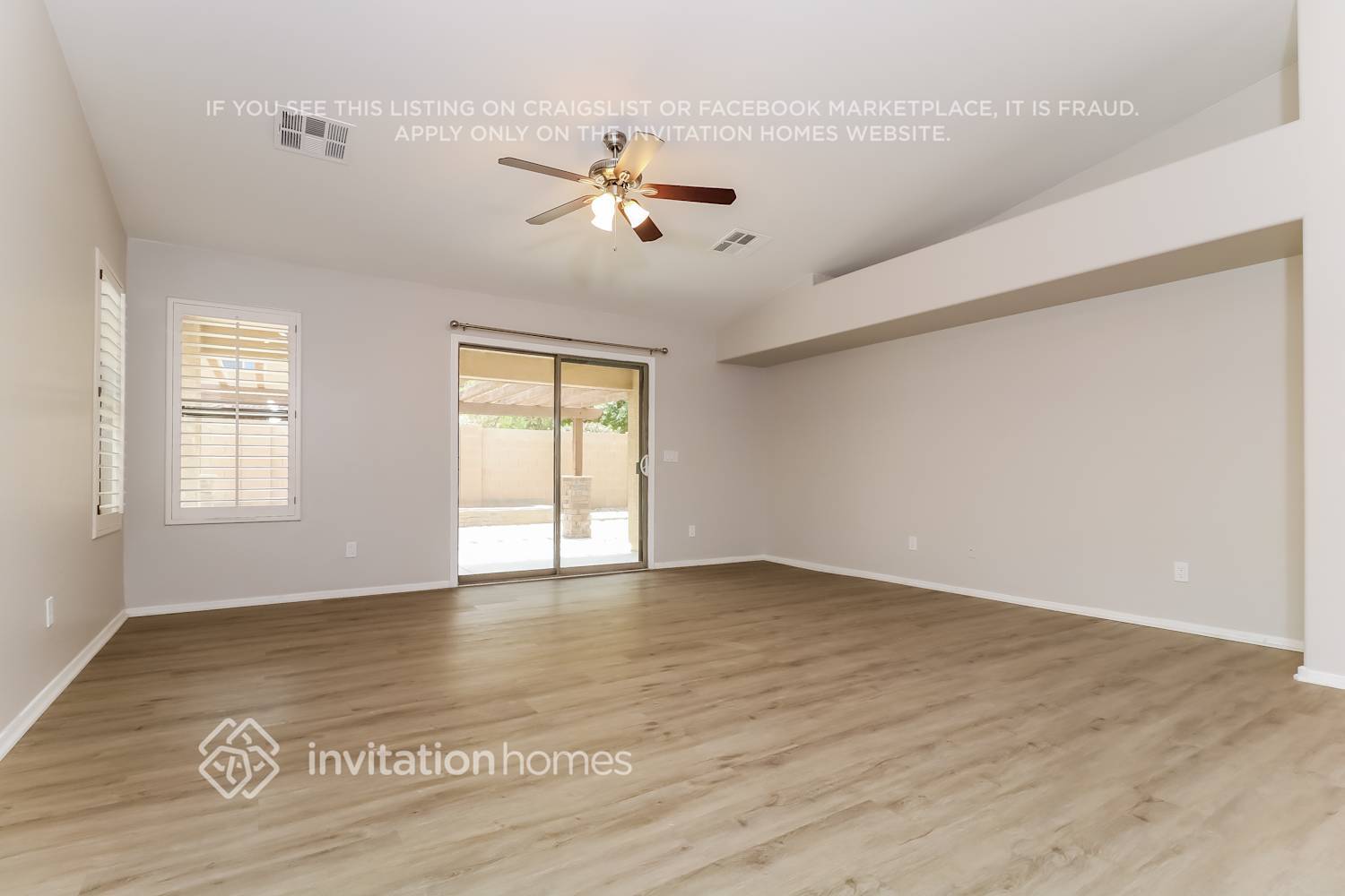 Building Photo - 10613 W La Reata Ave