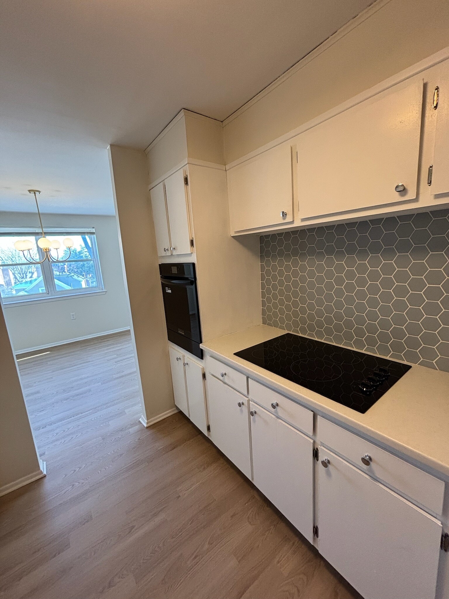 Kitchen - 887 Farmington Ave