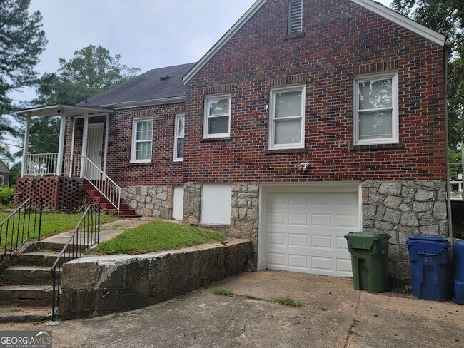 Building Photo - 644 Kennolia Dr SW