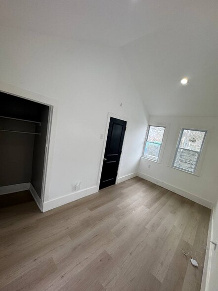 Building Photo - 287 6th St