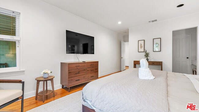 Building Photo - 10575 Holman Ave