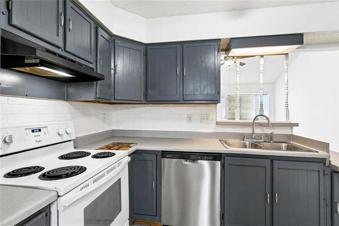 Building Photo - 202 Almond Creek Rd