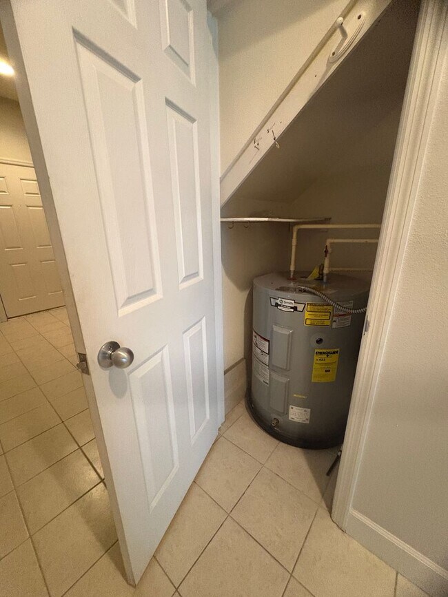 Building Photo - Cambridge at Oakleaf Townhome (3 bedrooms/2.5 baths)
