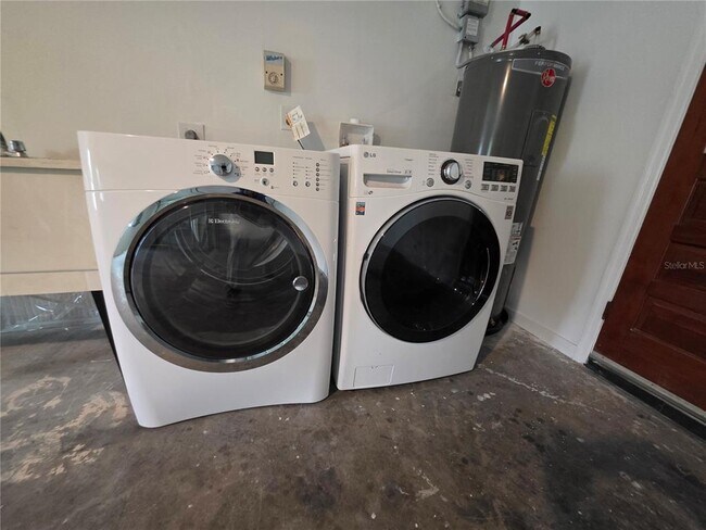 Building Photo - 5611 6th St